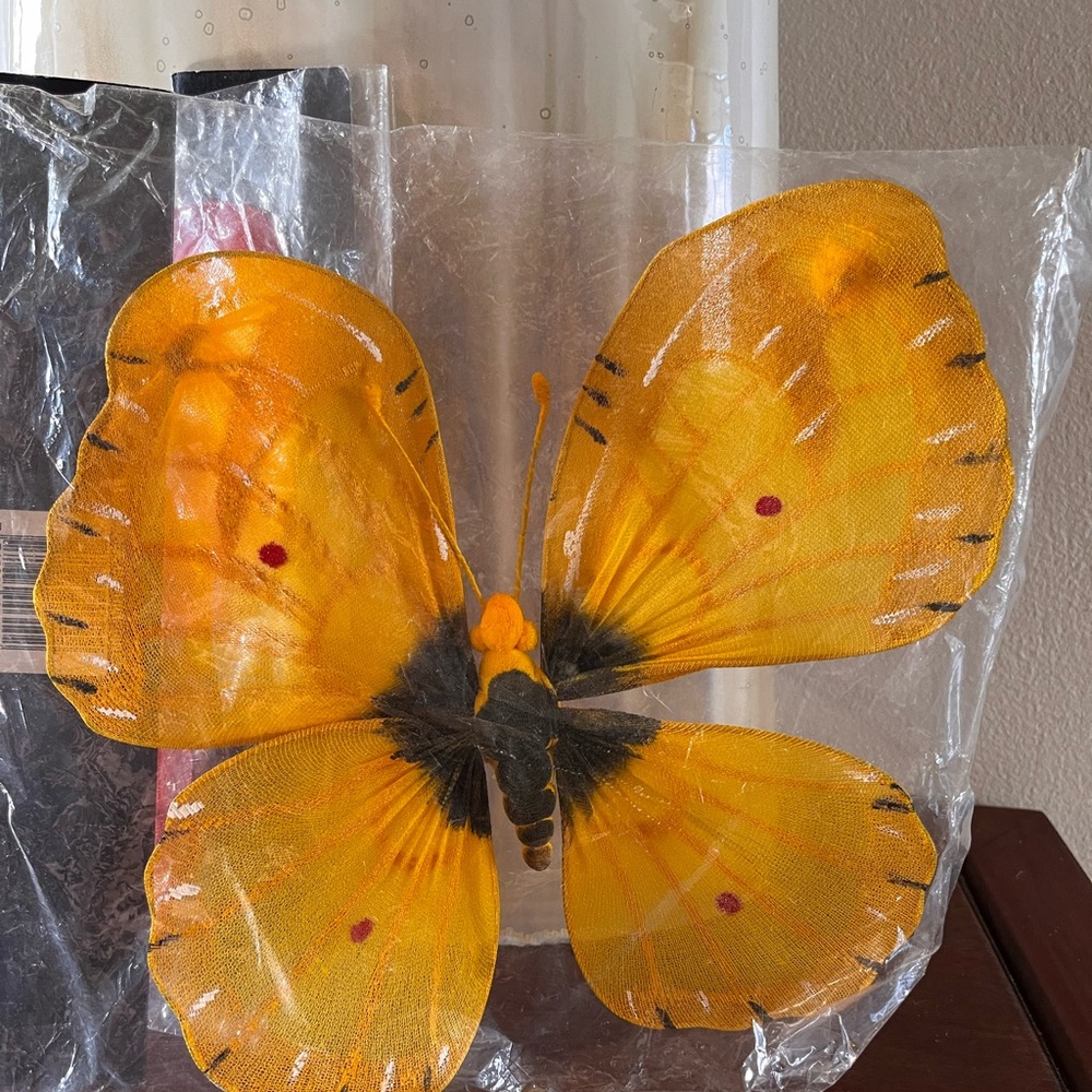 Two Nylon 10” red and yellow vibrant butterflies - Picture 7 of 8